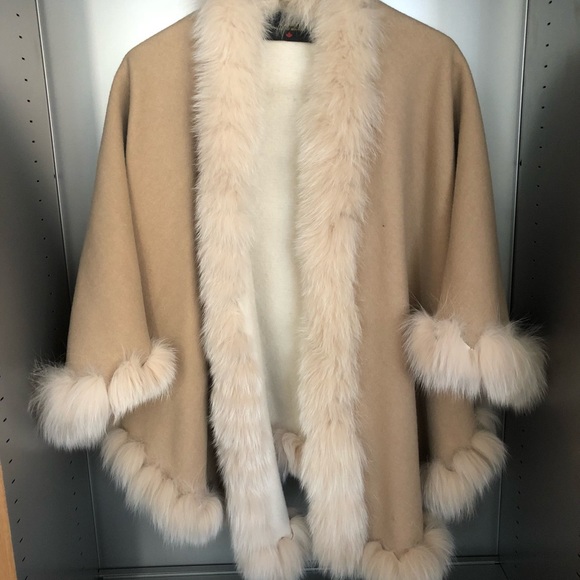 Jackets & Blazers - Gorgeous and cozy fur trimmed wrap cape - One Size
